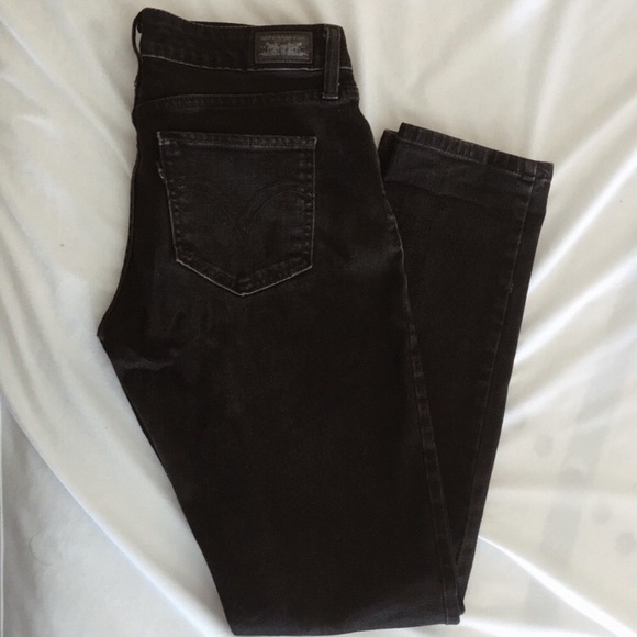 Faded Black Levi’s {CURVY CUT} - Picture 2 of 8